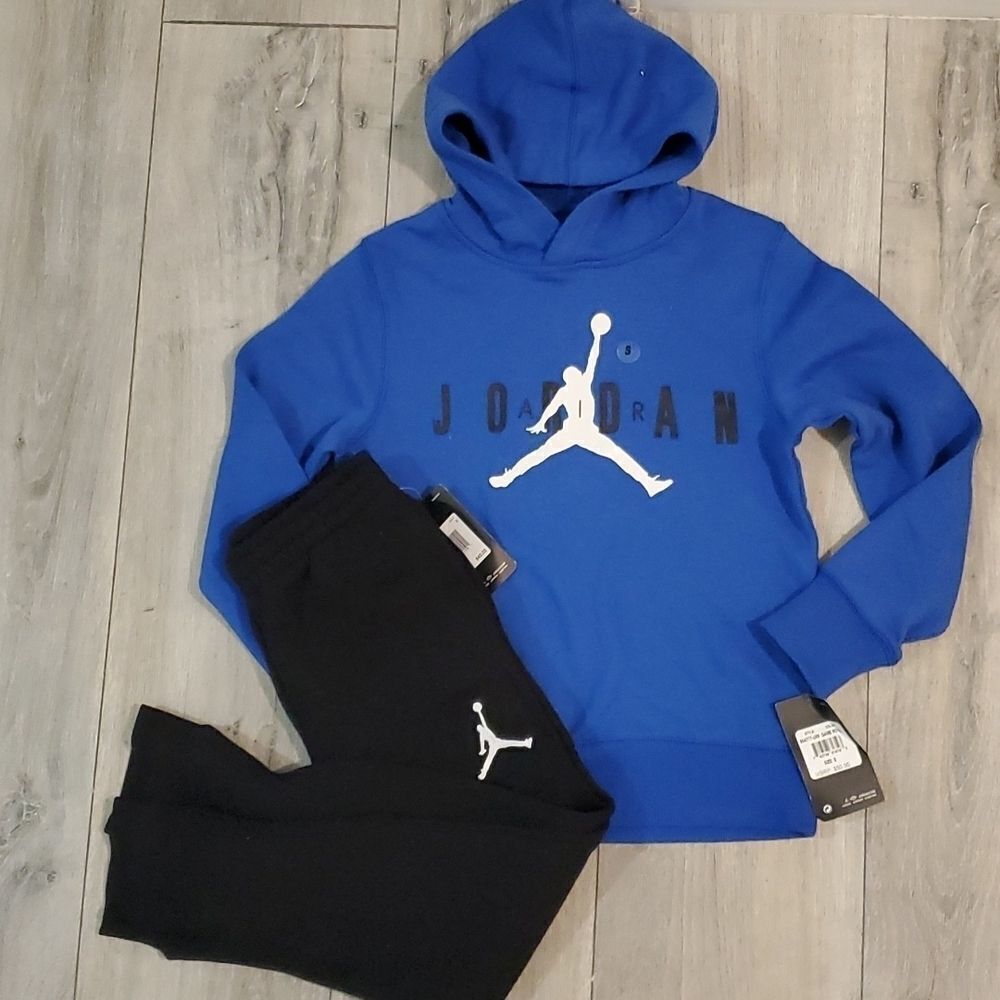 Boys Jordan blue pull over hoodie & Jordan black sweatpant joggers sz sm…